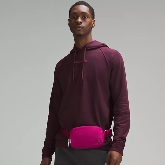 Lululemon Everywhere Belt Bag Wild Berry Magenta Crossbody EBB Bag Nwt - Picture 6 of 6